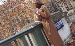 宝贝帮我套小雨伞